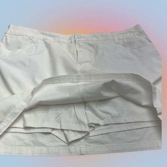 ST JOHNS BAY Women’s 18 White Cotton Skort - Picture 2 of 3